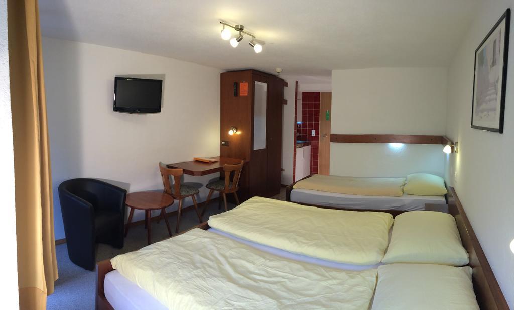 Hotel Zum See Grächen Rom bilde